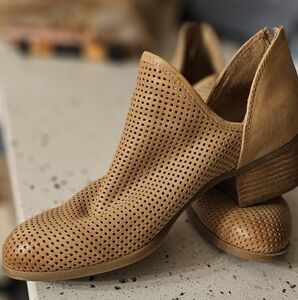 Sofft Comfort Tan Ankle Boots Booties